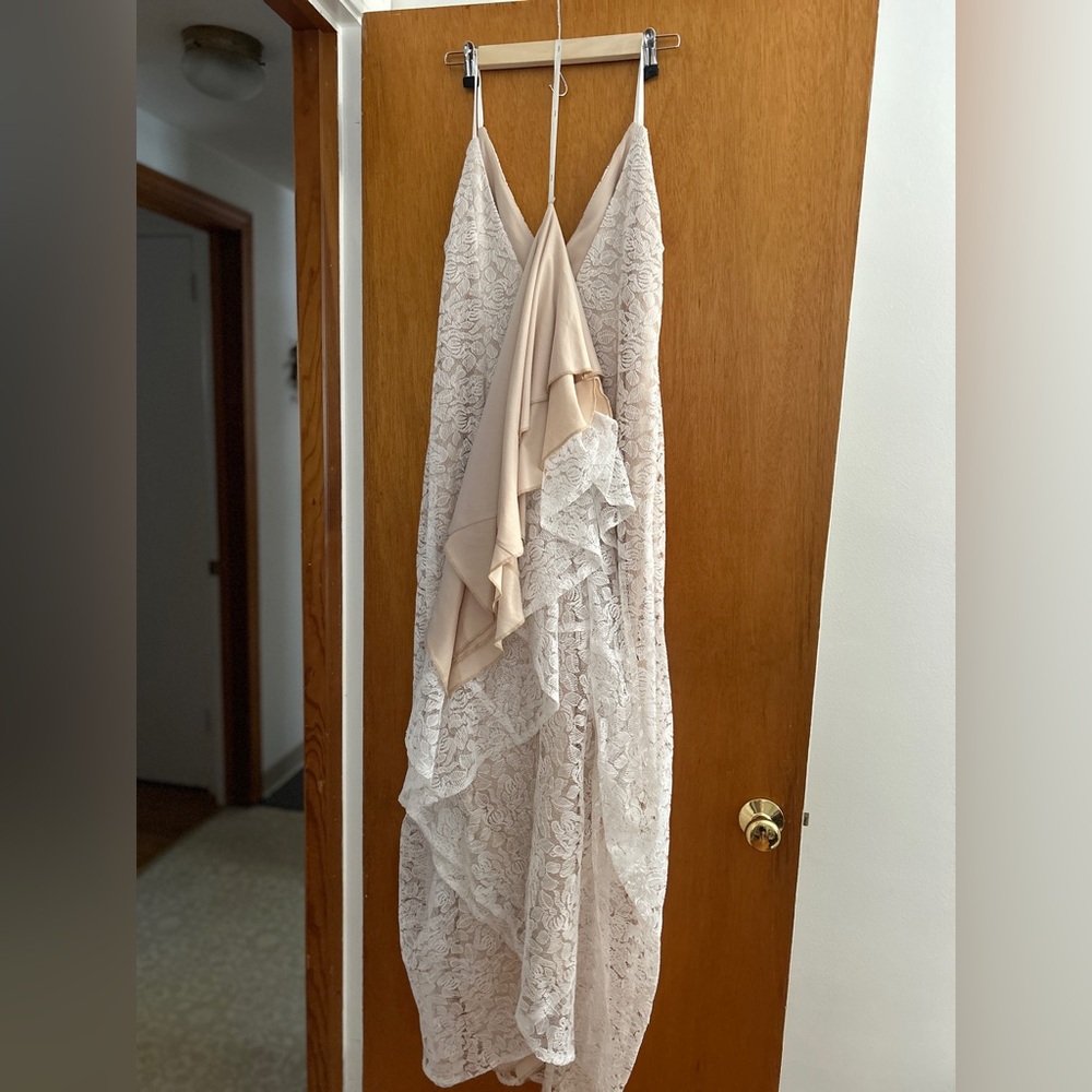 Vera Wang Floral Lace Wedding Dress in Cream